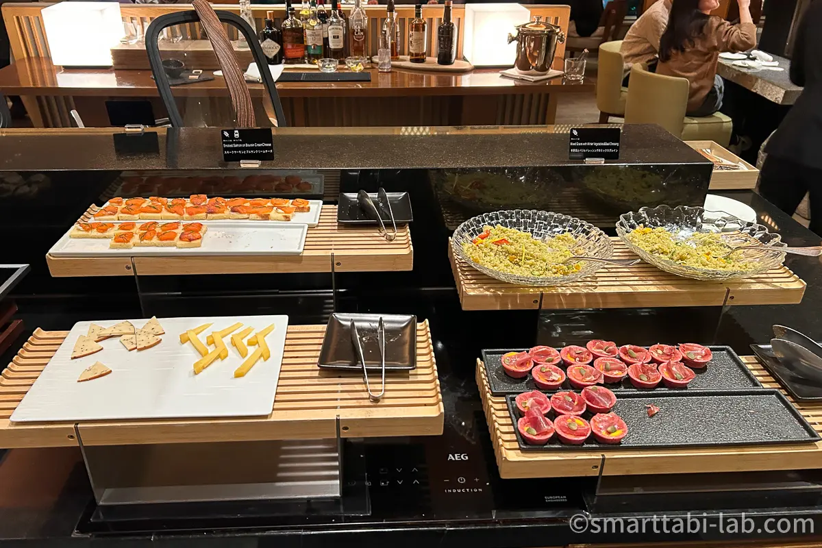 コンラッド東京エグゼクティブラウンジのイブニングカクテルの料理