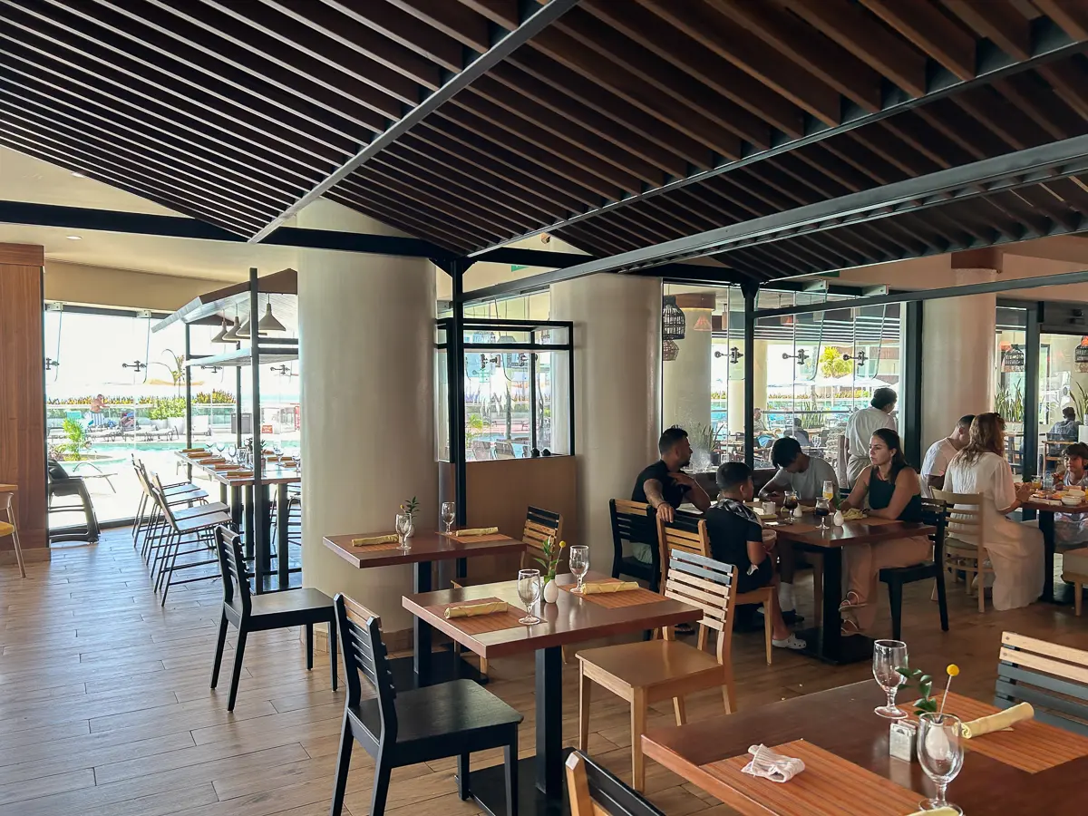 Velaの朝食ビュッフェ会場