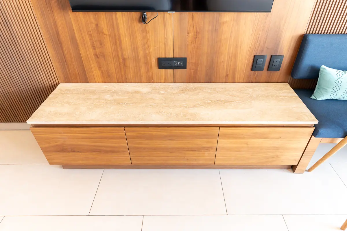 テレビ下の収納スペース