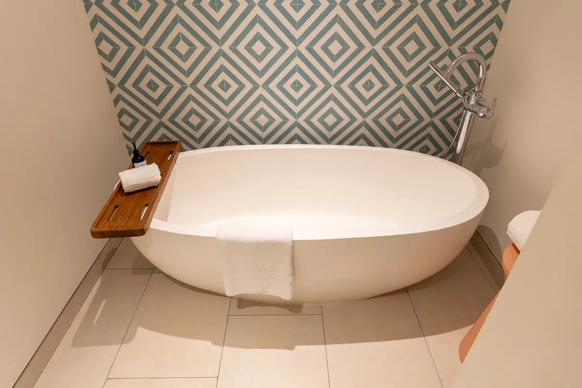 独立したバスタブ