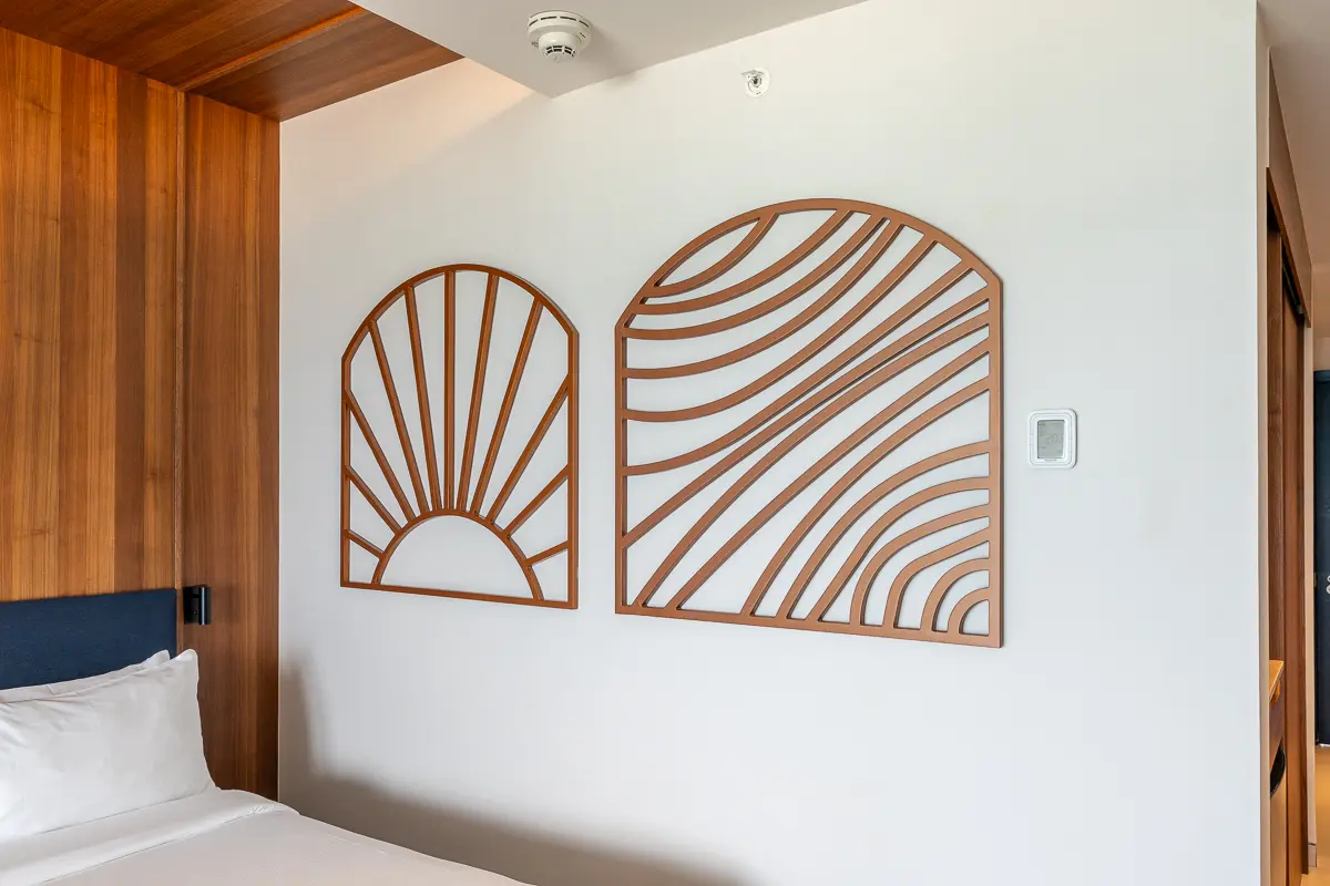 ベッド脇の装飾