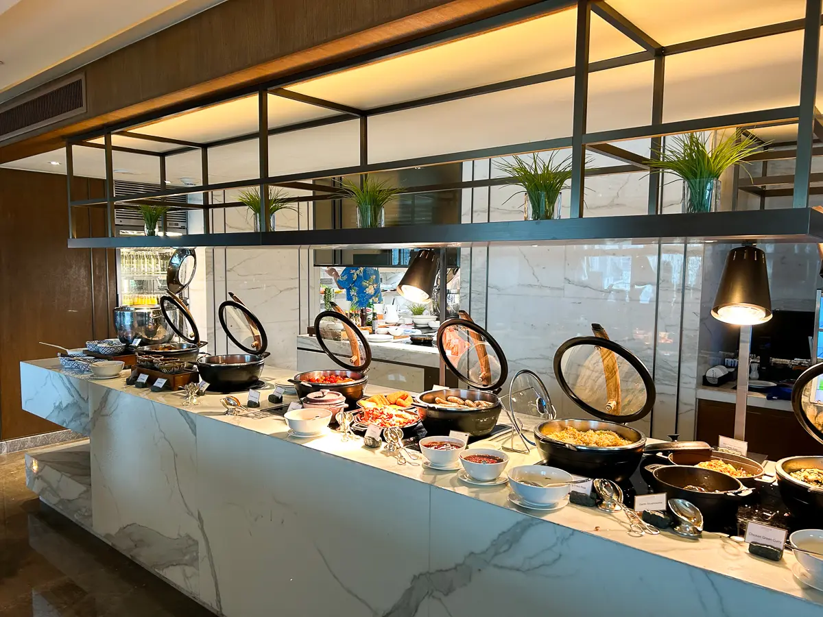 朝食ビュッフェカウンター