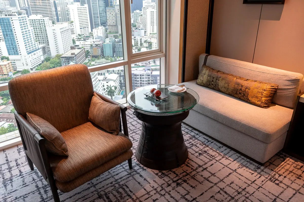 ソファーとテーブル