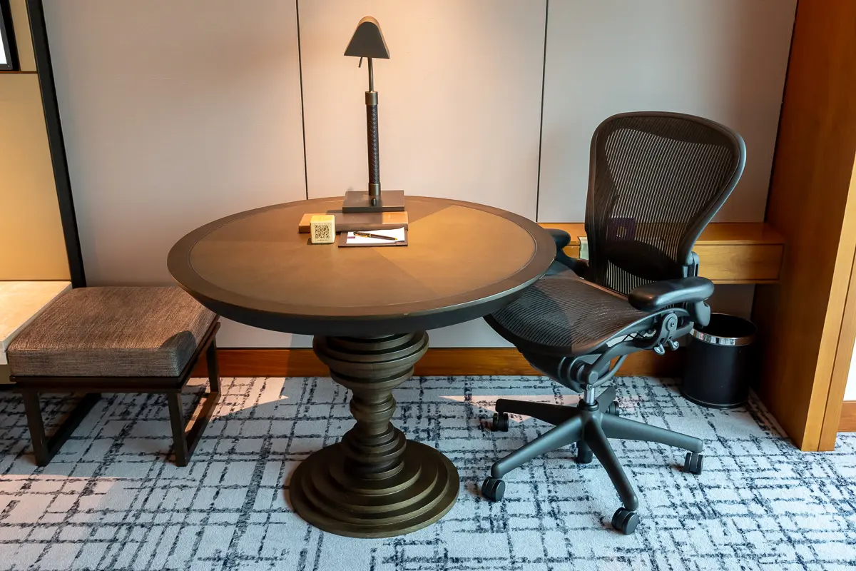 デスクとチェア