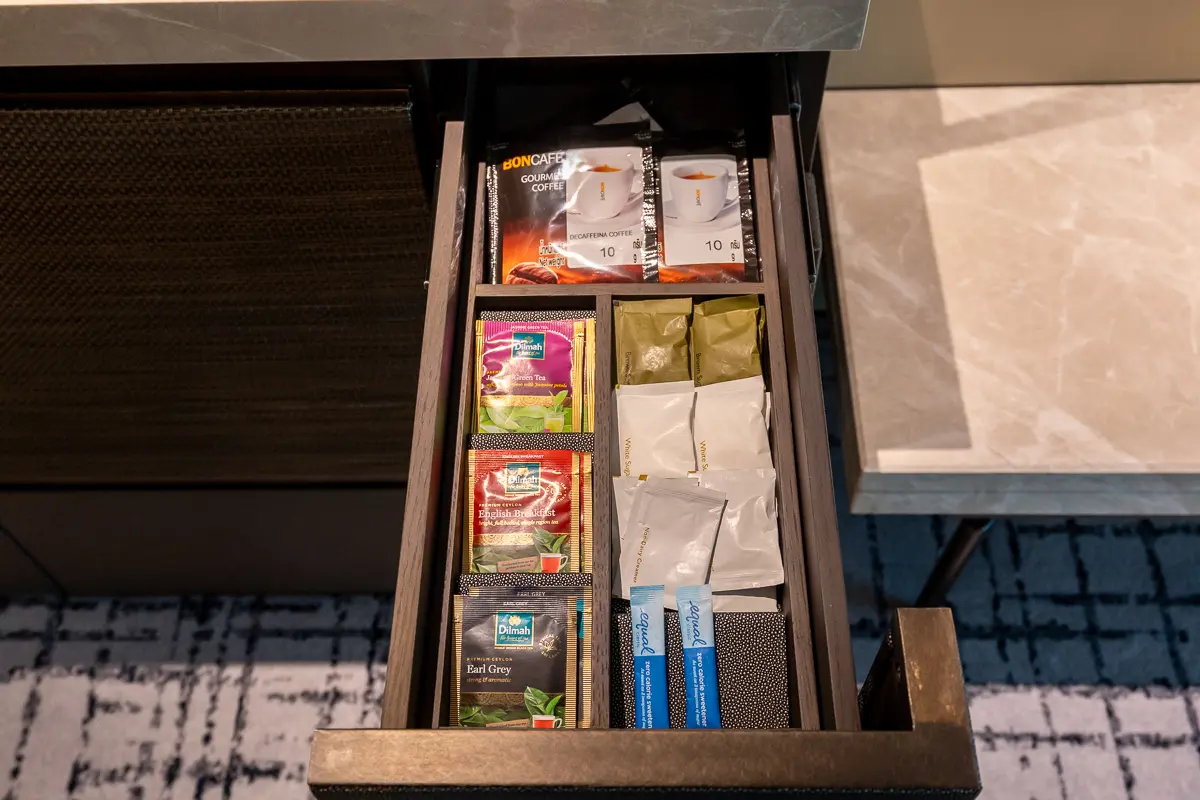 コーヒーとティーバッグ