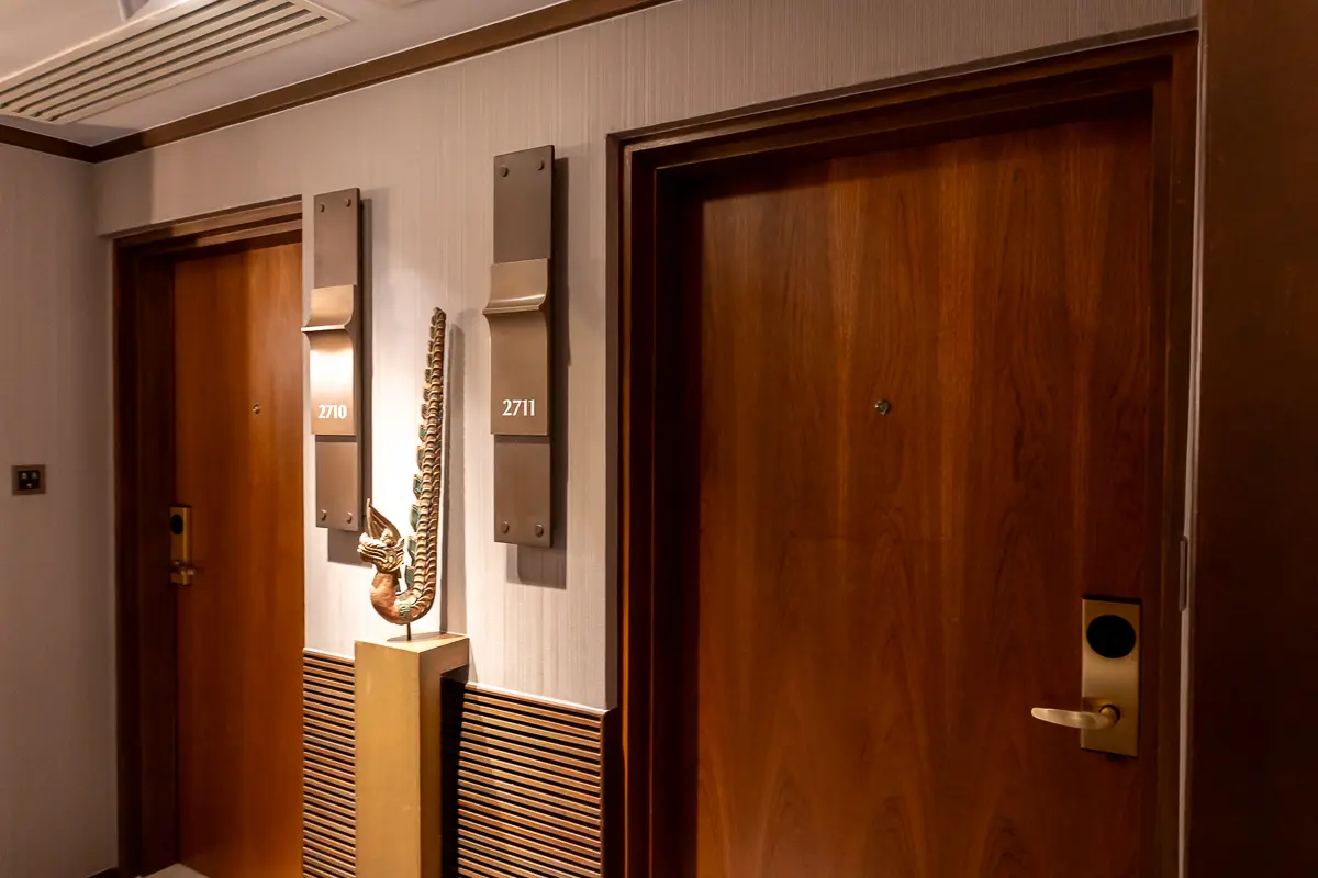 客室のドア