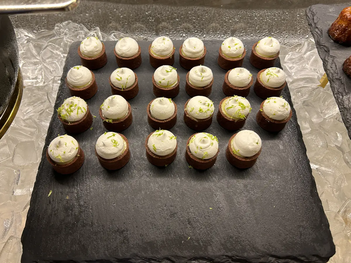 エグゼクティブラウンジのアフタヌーンリフレッシュメント