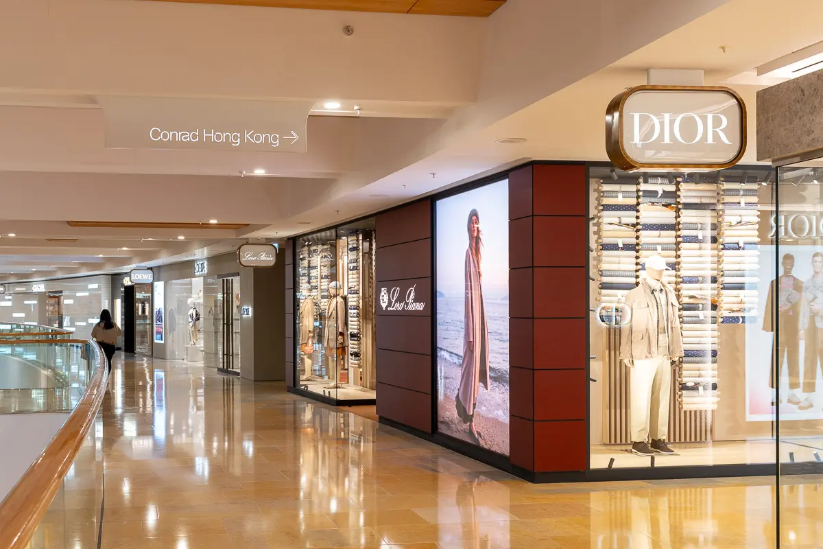 コンラッド香港入口手前のDIOR