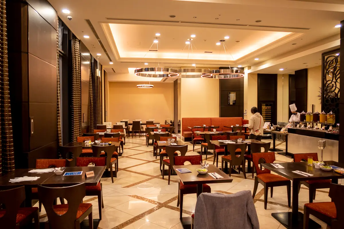 朝食ビュッフェ会場「ザ・リバーサイド カフェ＆ダイニング」