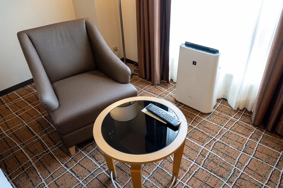 ソファー・テーブル・加湿空気清浄機